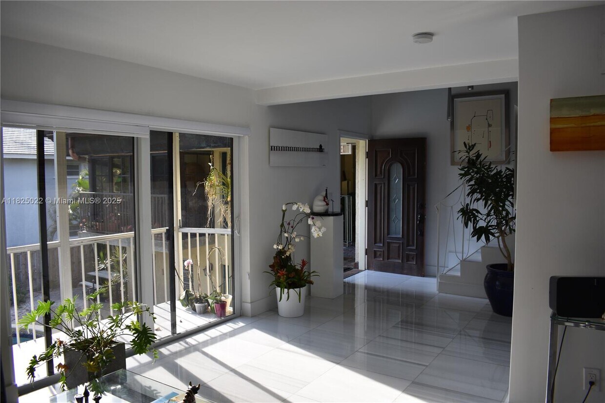 Foto principal - 230 Sunrise Dr