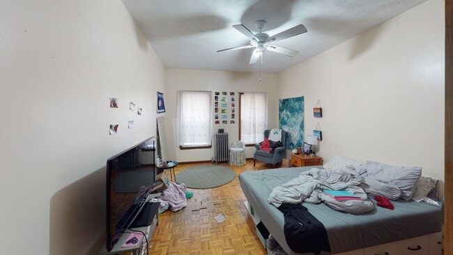 Building Photo - 240 School St