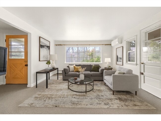 Foto del edificio - 32 Rathbun Rd