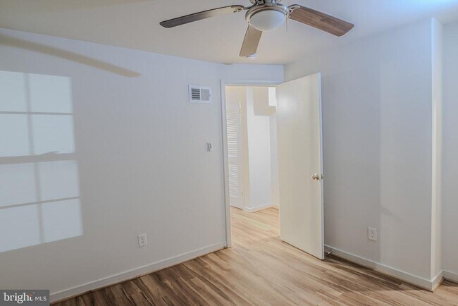 Foto del edificio - 129 S Courthouse Rd