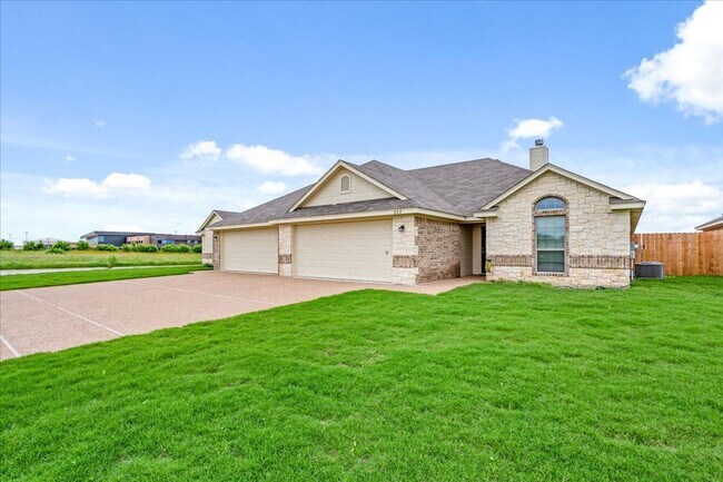 Foto del edificio - Duplex on Hilltop Drive | Midway ISD *Leasing Special Available*
