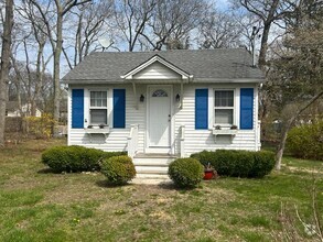 Building Photo - 407 Forest Rd W