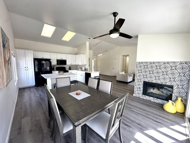 Building Photo - 78780 Birchcrest Cir