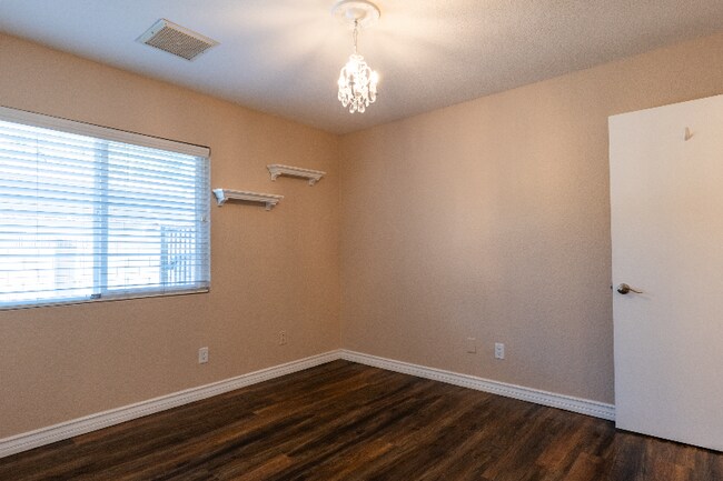 Foto del edificio - 43524 Yew St