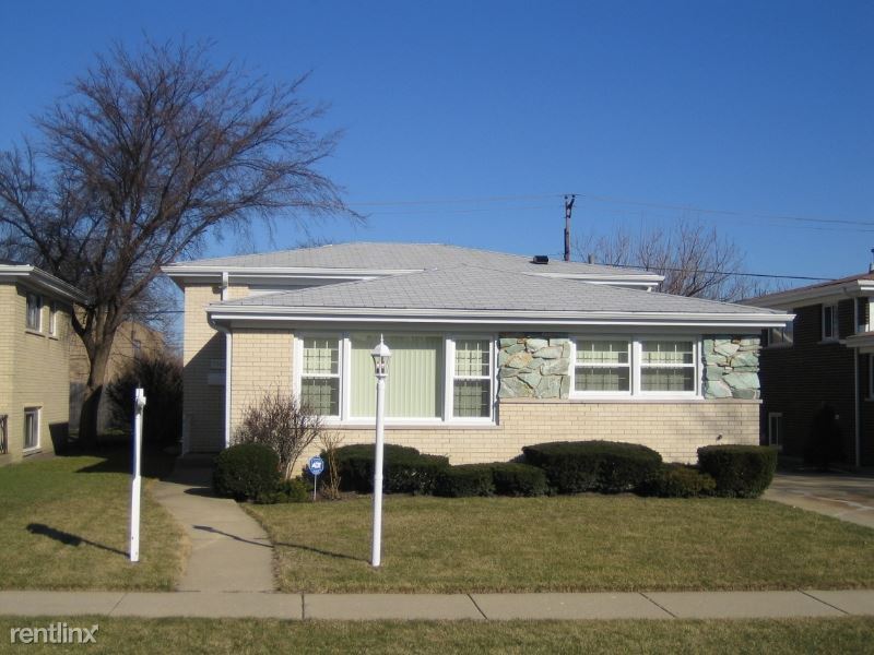 Foto principal - 3 br, 2 bath House - 7045 n hamlin