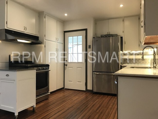 Building Photo - 2302 Trafalgar Dr
