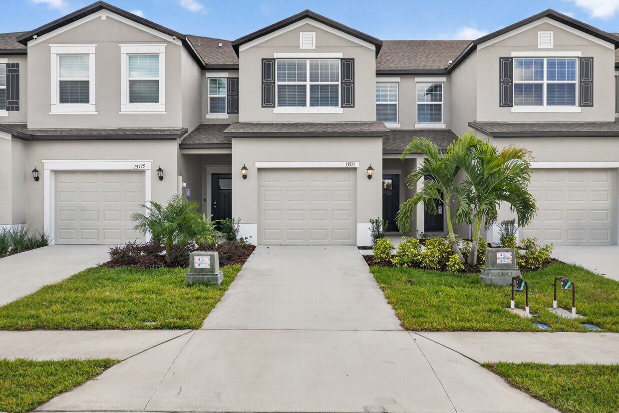 Primary Photo - New 3 Bed Townhouse!