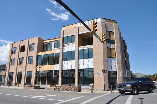 Foto del edificio - 24 W Main St