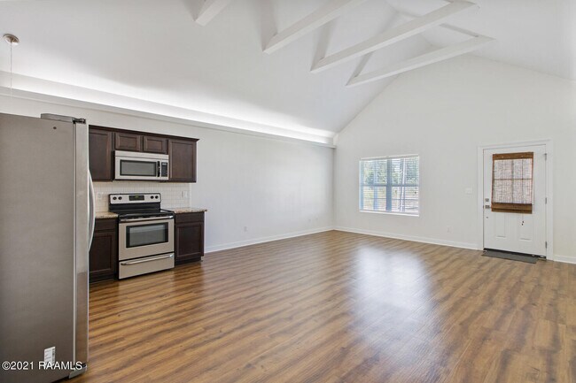 Building Photo - 1404 General Mouton Ave