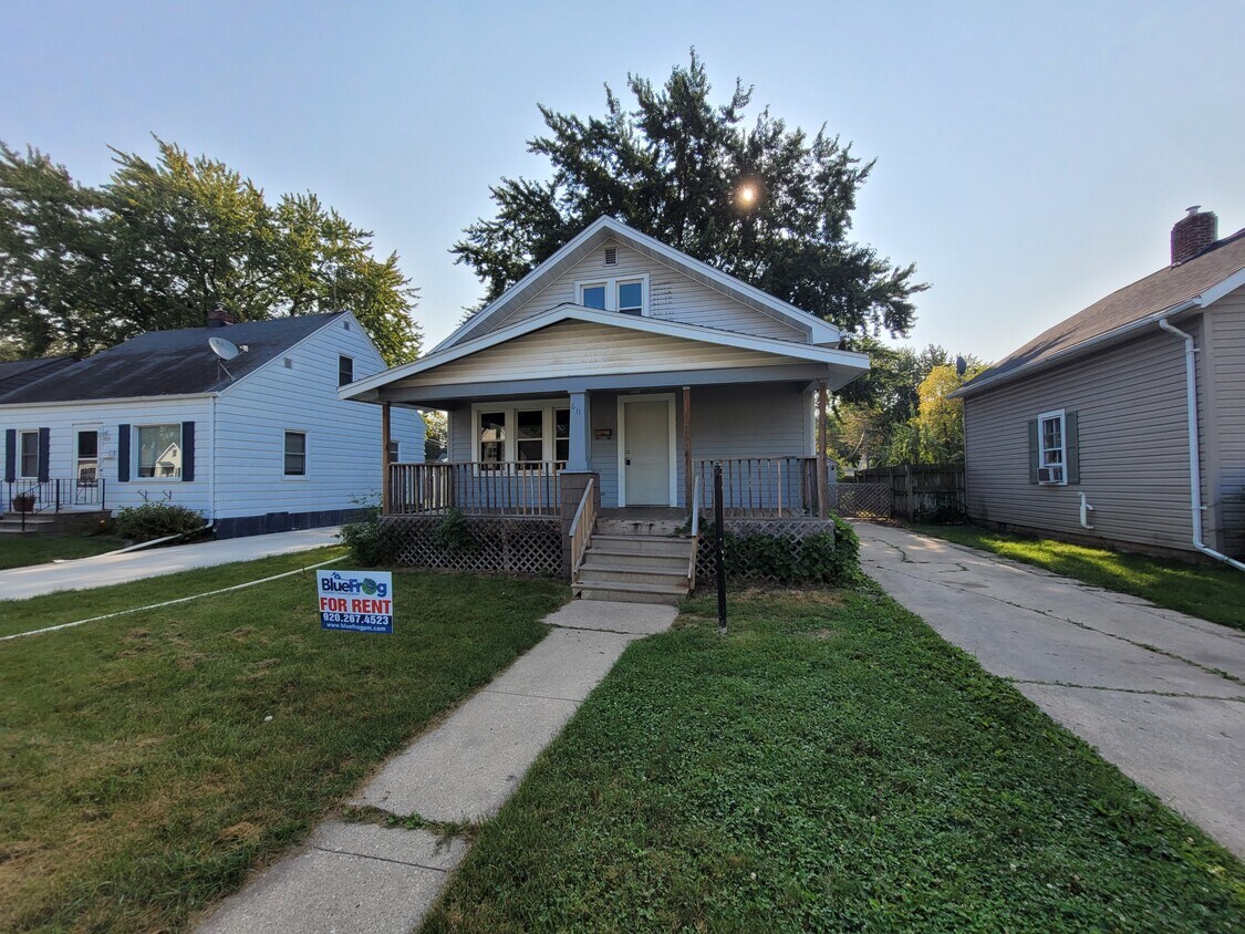 Primary Photo - 611 Abrams St