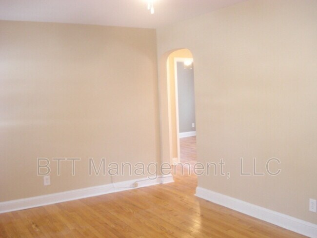 Building Photo - 8405 Greenwood Ave
