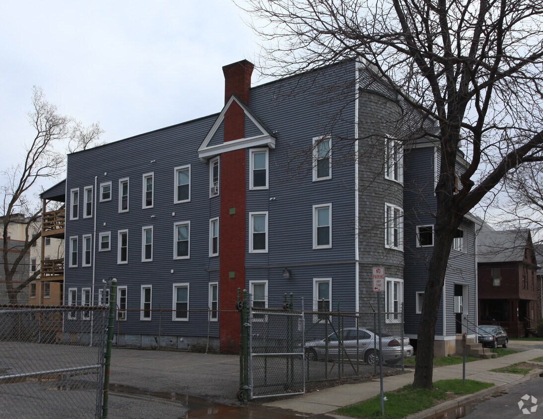 Building Photo - 9 Pine St