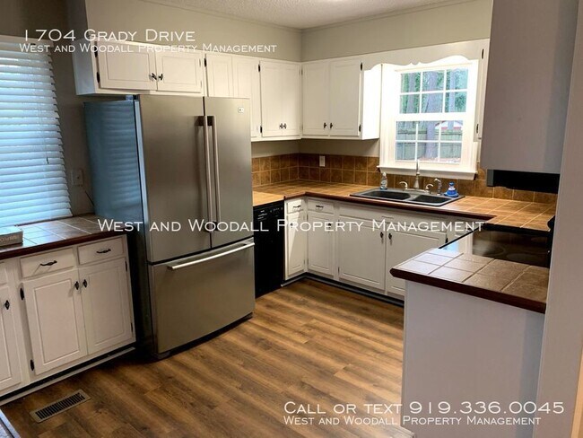 Building Photo - 1704 Grady Dr