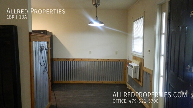 Building Photo - 621 N.Leverett -2