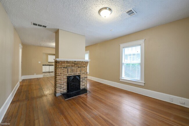 Building Photo - 3 br, 1 bath House - 1390 Carnegie Ave