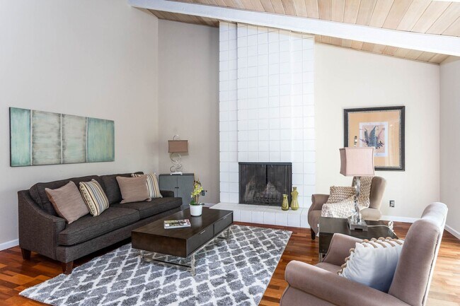 Foto del edificio - Fantastic Townhome in Mountain View