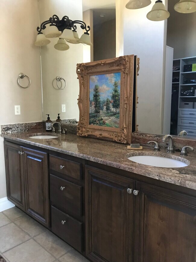 Master Bathroom - 221 Emeraud Dr