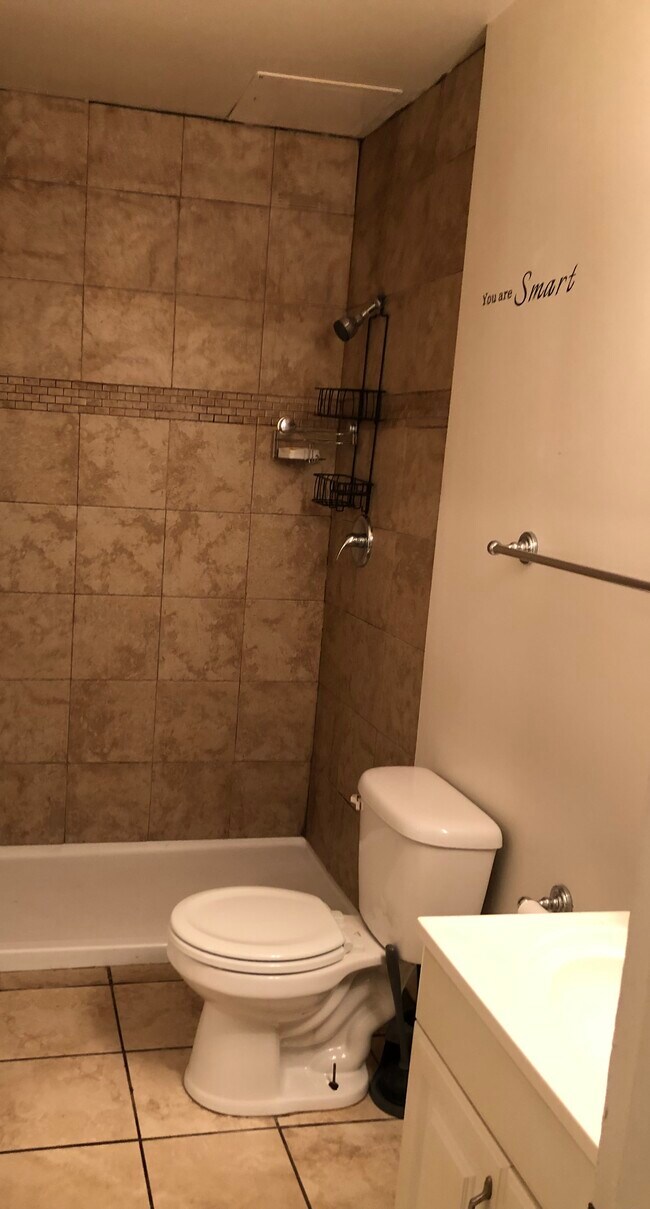 Foto del edificio - 204 Stratford Ave