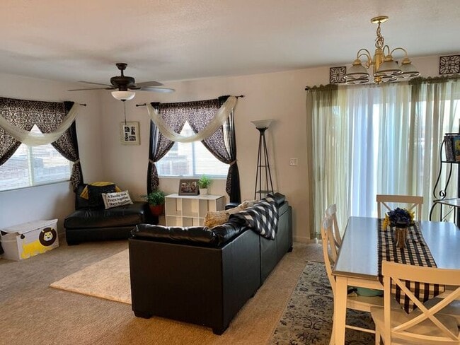 Building Photo - Spacious 4 Bed/3 Bath Duplex in Greeley - Water/Sewer Included in Rent