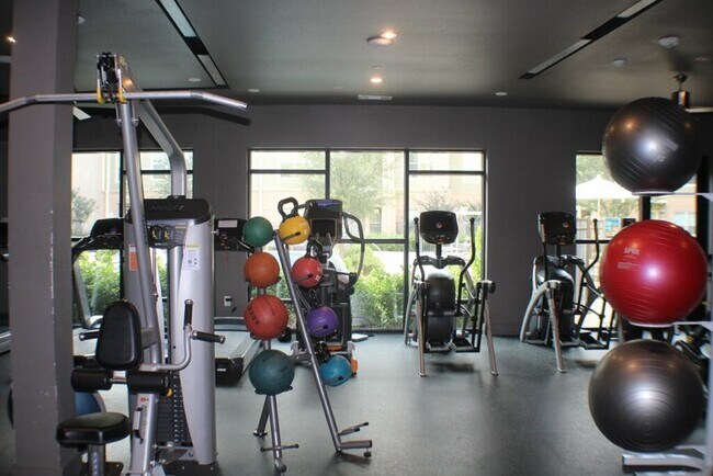 Foto del edificio - 425 E Lamar Blvd