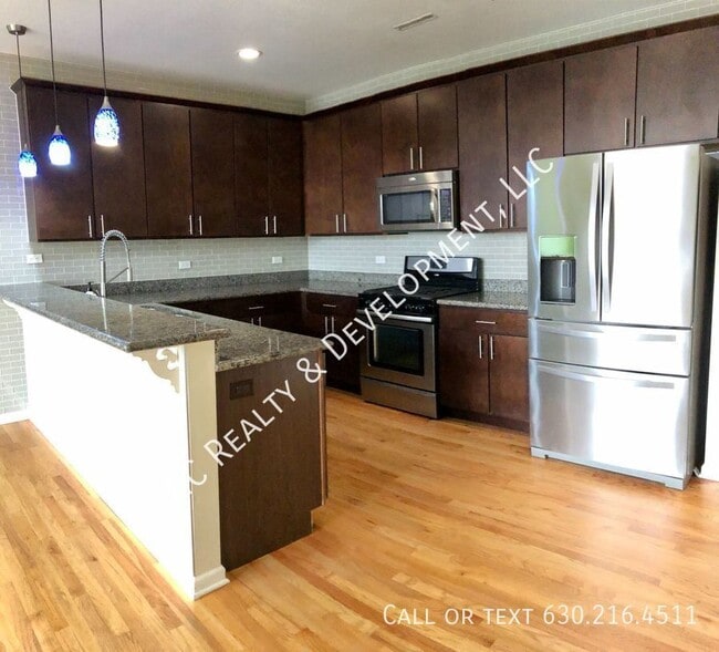 Building Photo - 2520 S Oakley Ave