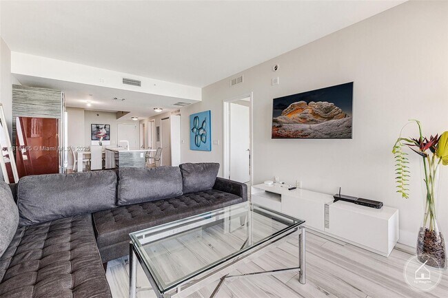 Foto del edificio - 460 NE 28th St