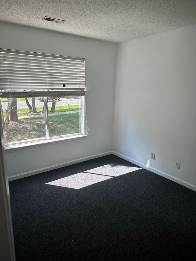 Building Photo - 9543 University Terrace Dr