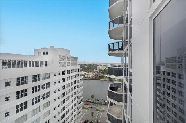 Building Photo - 4775 Collins Ave