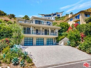 Building Photo - 3859 Rambla Pacifico St