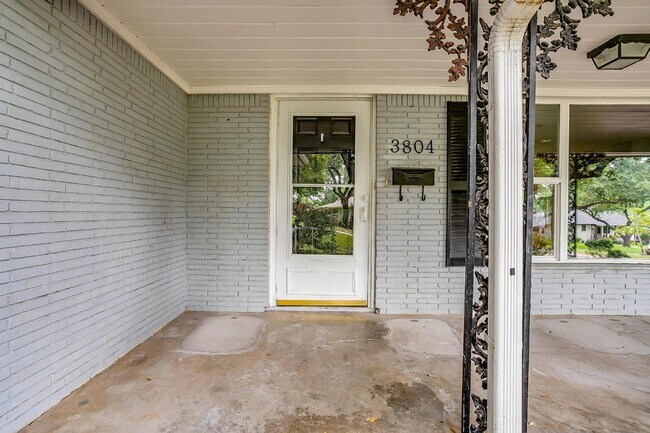 Foto del edificio - Charming 3-Bed, 2-Bath Home in Fort Worth'...
