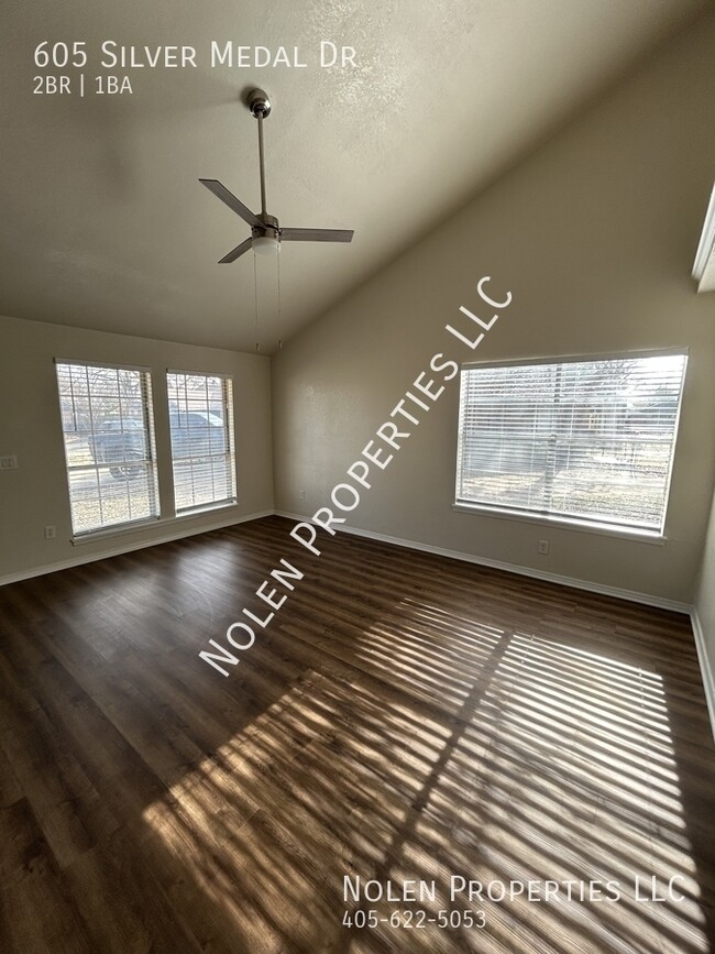 Foto del edificio - 605 Silver Medal Dr