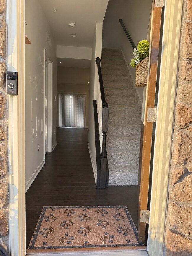 Foto del edificio - 654 Ravenwood Dr