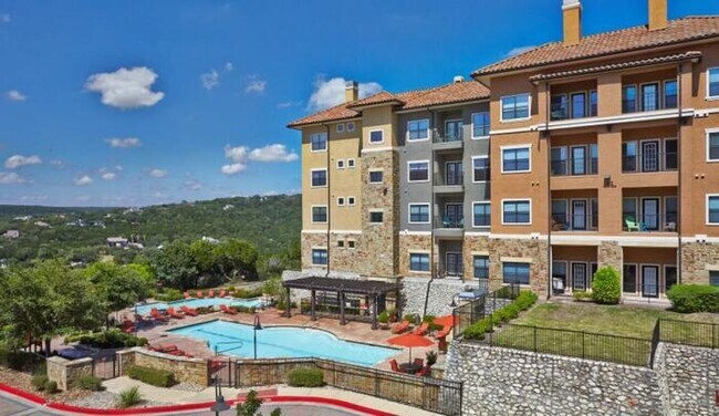 Foto del edificio - 7201 Ranch Rd 2222