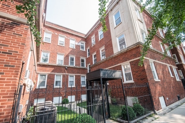 Building Photo - 1478 W Winnemac Ave