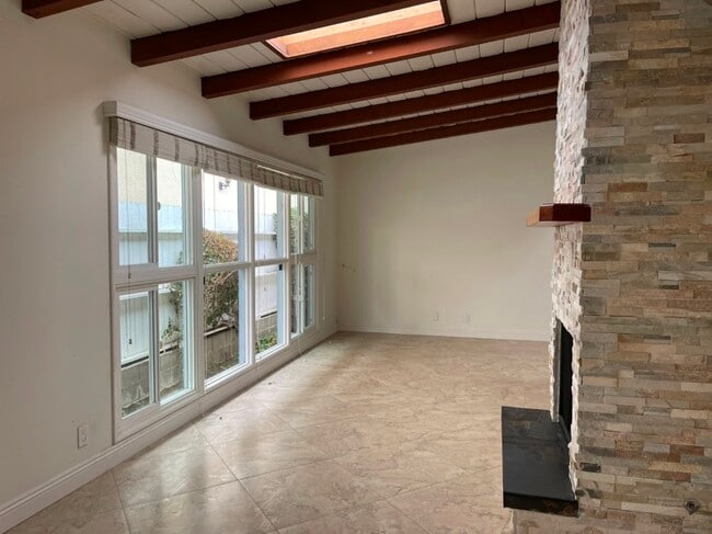 Building Photo - 1427 Manhattan Beach Blvd