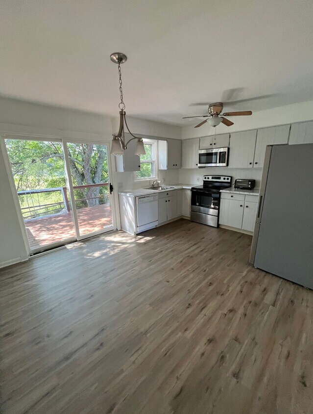 Updated Kitchen - 3 Laur-Lin-Dee Ln