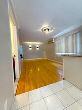 Building Photo - 4560 Av Mercier