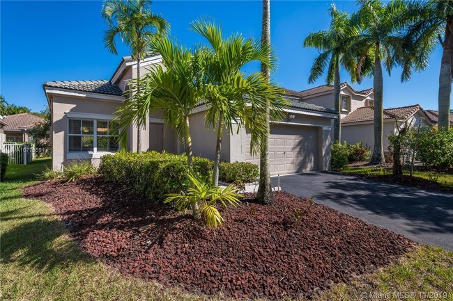 Foto del edificio - 1016 Silktree Ln