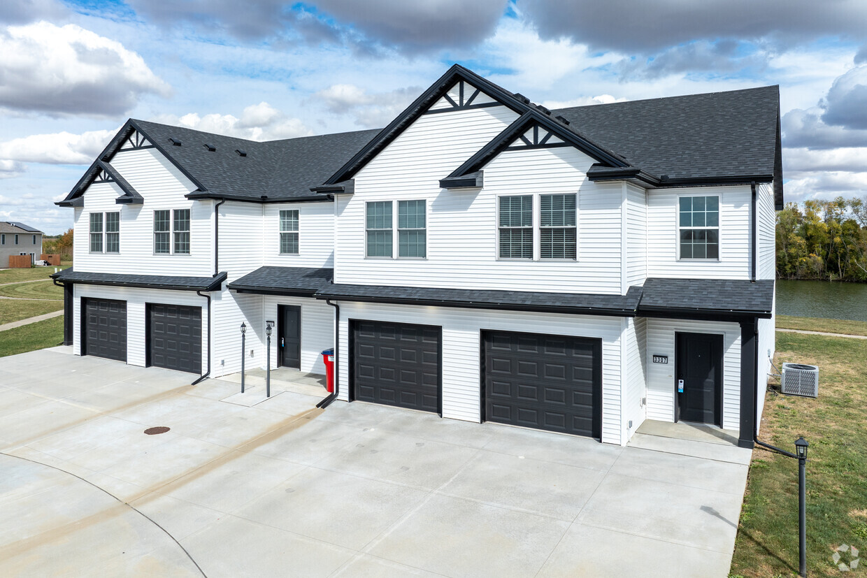 Foto principal - Stoneway Townhome Garage Included