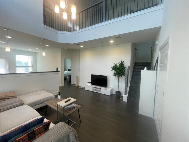 Building Photo - 12325 Maypole Bend