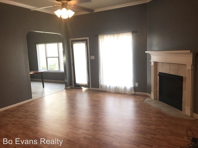 Building Photo - 134 Live Oak Dr