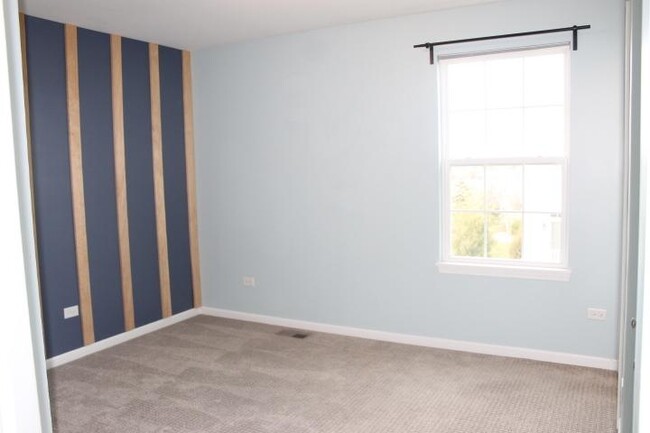 Building Photo - 2 bedroom in Naperville IL 60564