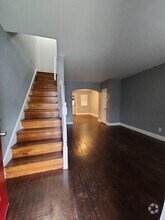 Building Photo - 308 Gusryan St