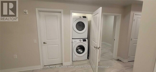 Photo du bâtiment - 32 Wellington St E