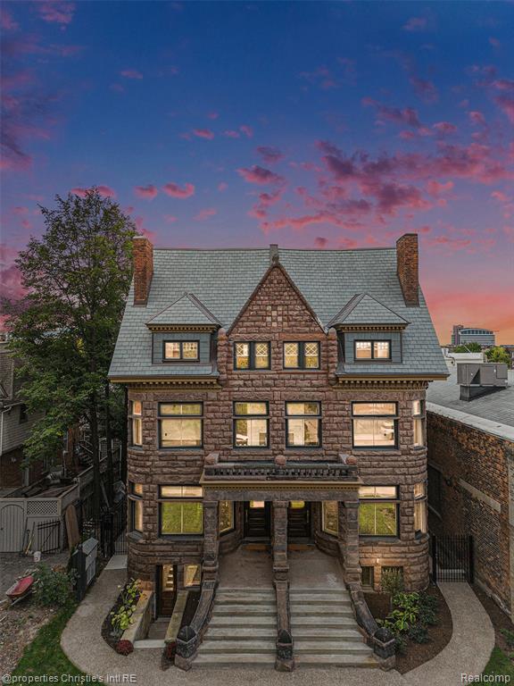 Primary Photo - 701 W Canfield St