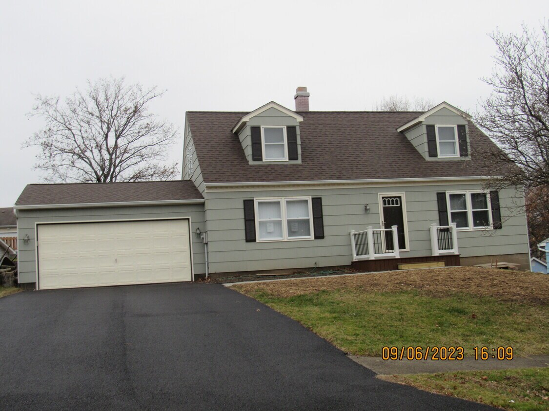 Primary Photo - 63 Beacon Hills Dr N