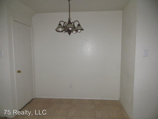 Building Photo - 2802 Kerrville Ct