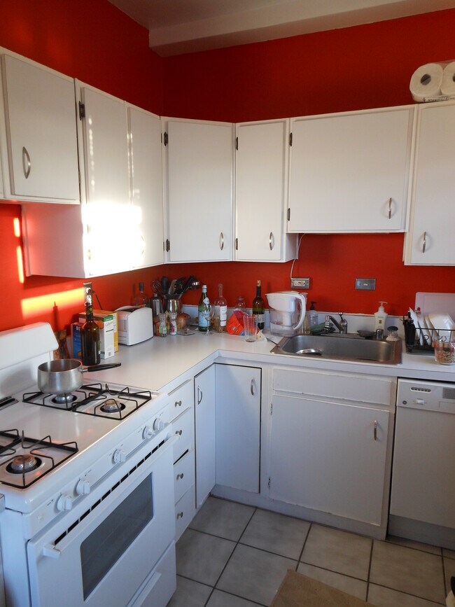 Kitchen - 2515 K St NW