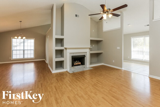 Building Photo - 200 Summer Hill Dr