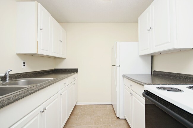 Building Photo - Student-Friendly Fry's Spring Basement Apartment
